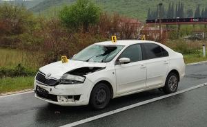 Foto: Bljesak.info / Povrijeđena djevojka nakon saobraćajne nesreće